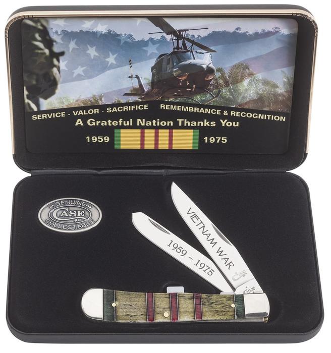 Case XX #22040 - Trapper - Vietnam War Gift Set Smooth Natural Bone with Green, Yellow and Red Color Wash (in Jewel Box)